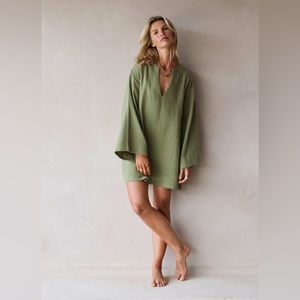⭐️NEW⭐️ Maurie and Eve In the Air Cotton Mini Dress Green V Neck Long Sleeve